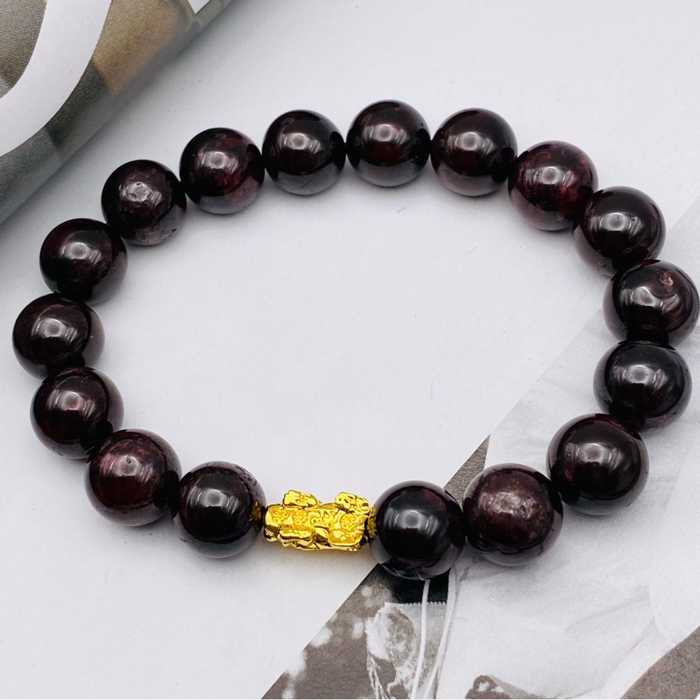 18k Piyao/Pixui Red Garnet 10mm Elastic Bracelet